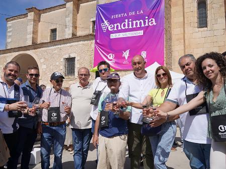 Imagen Valtiendas reivindica su D.O.P., única cien por cien provincial, en la decimocuarta edición de la Fiesta de la Vendimia, que ha contado con una amplia representación de la Diputación