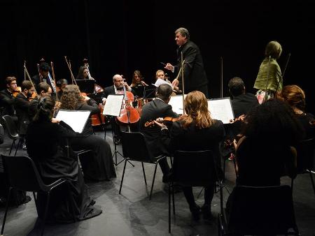Imagen El Teatro Juan Bravo no falta a su cita con los conciertos de Año Nuevo y volverá a recibir a la Europa Symphony Orchestra en las tardes del 2 y el 3 de enero